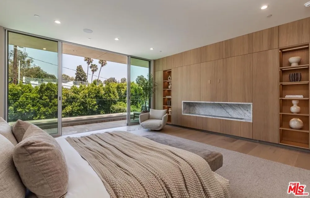 634 Moreno Avenue Los Angeles, CA 90049