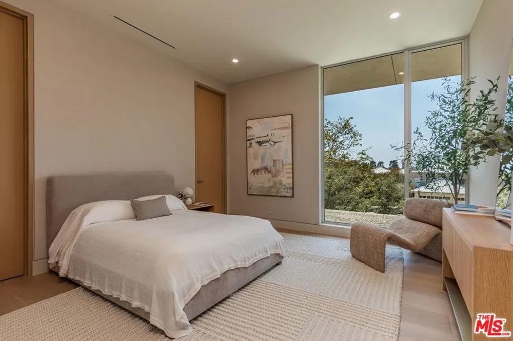 634 Moreno Avenue Los Angeles, CA 90049