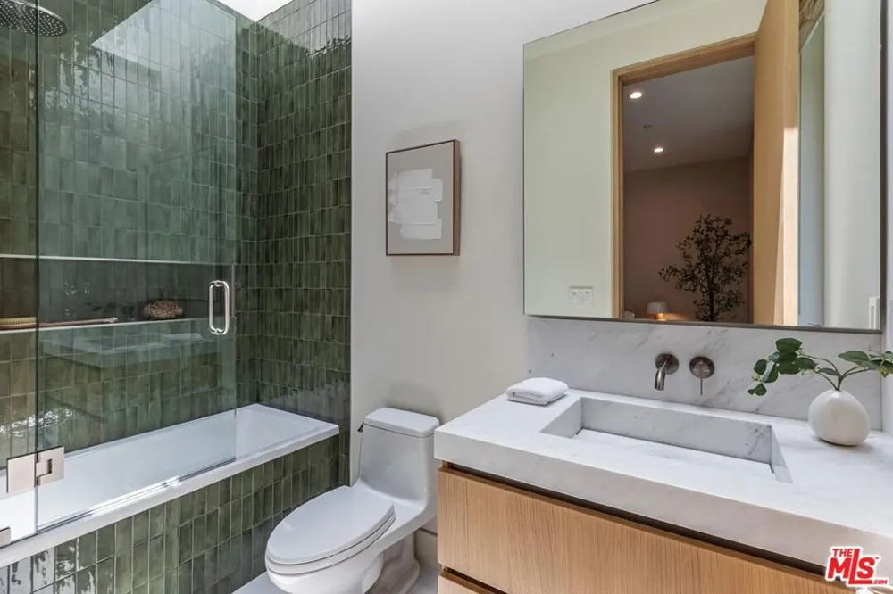 634 Moreno Avenue Los Angeles, CA 90049