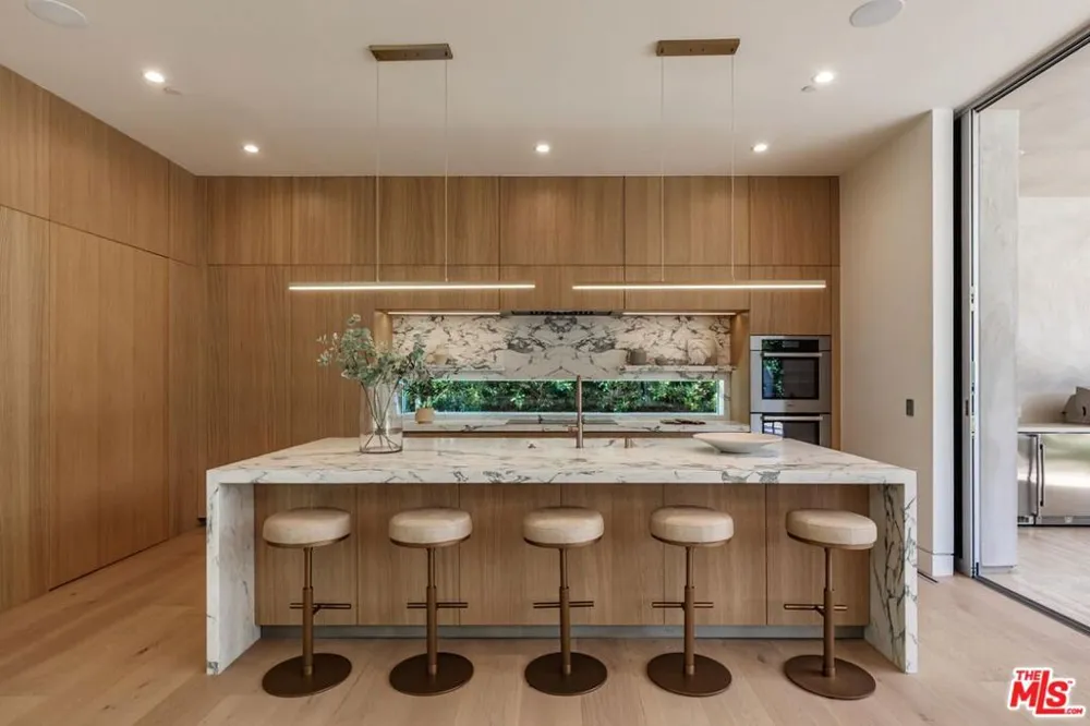 634 Moreno Avenue Los Angeles, CA 90049