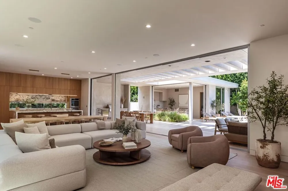 634 Moreno Avenue Los Angeles, CA 90049