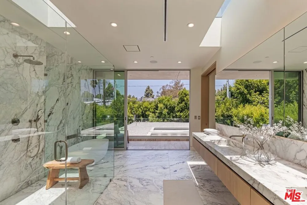 634 Moreno Avenue Los Angeles, CA 90049