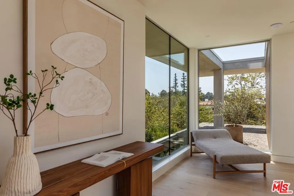 634 Moreno Avenue Los Angeles, CA 90049
