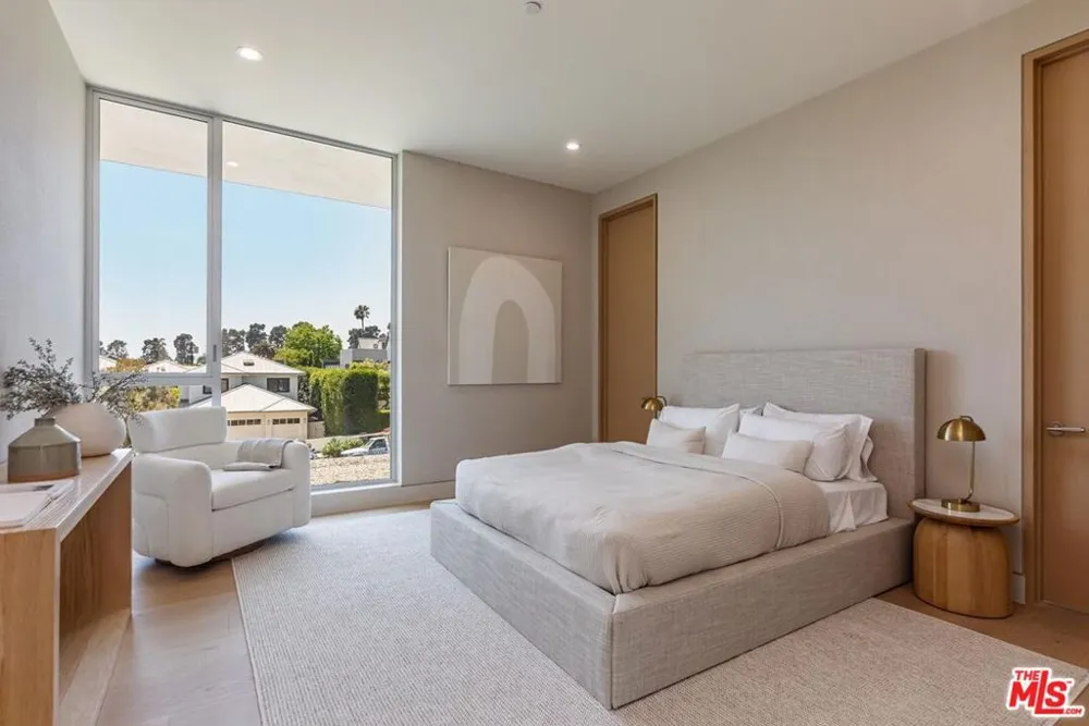 634 Moreno Avenue Los Angeles, CA 90049