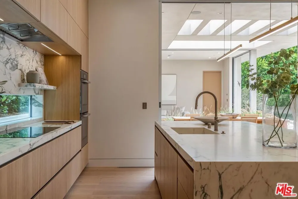 634 Moreno Avenue Los Angeles, CA 90049