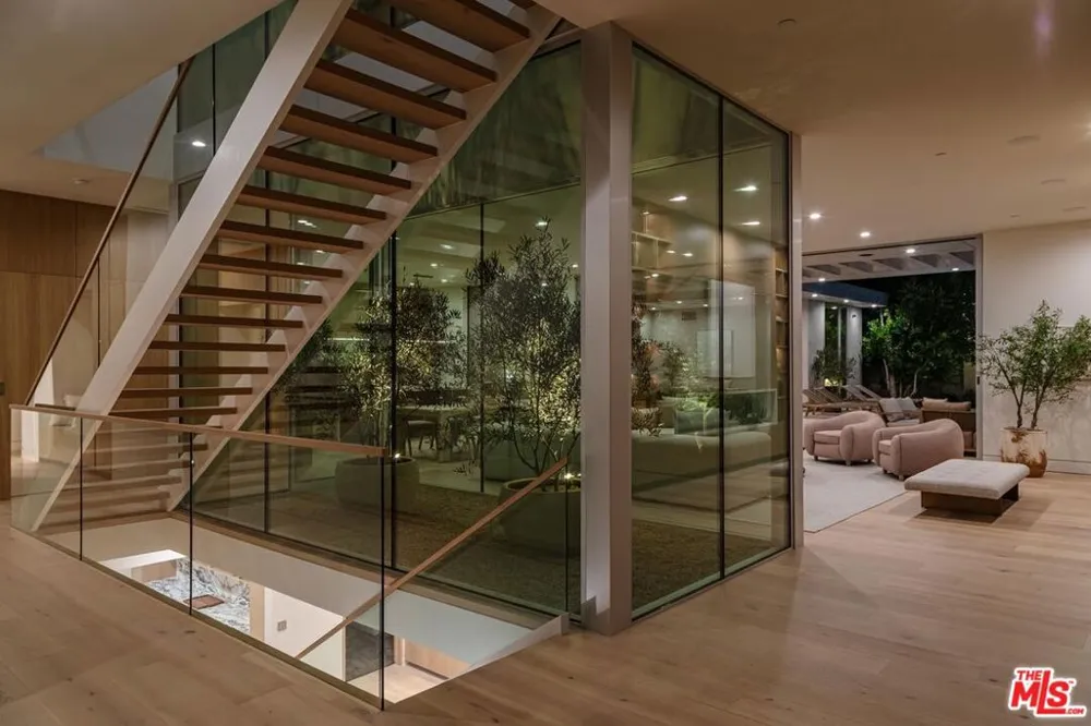 634 Moreno Avenue Los Angeles, CA 90049