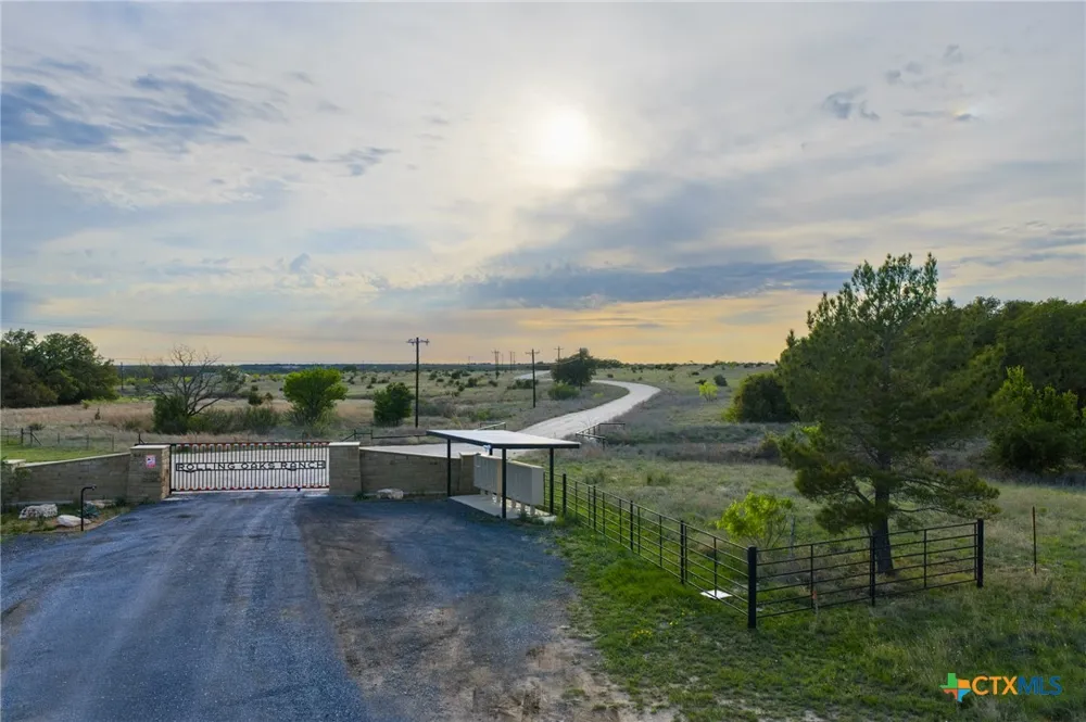 261 W Rolling Oaks Drive Goldthwaite, TX 76844