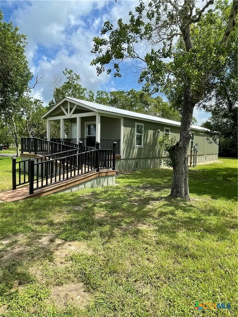 908 Colorado Street Edna, TX 77957