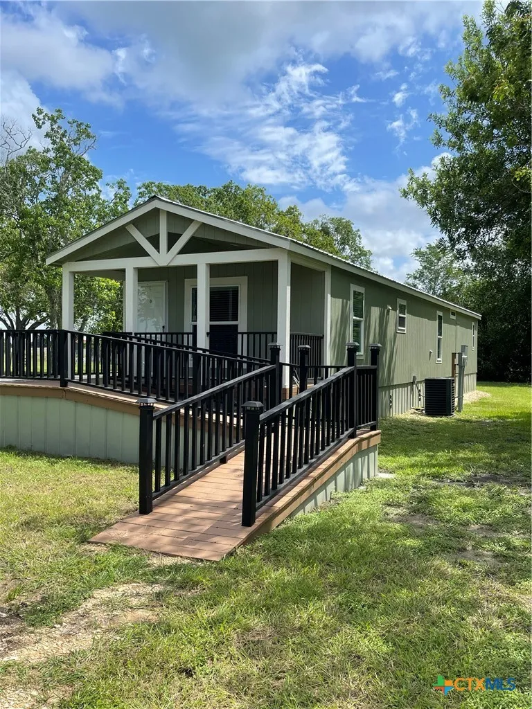 908 Colorado Street Edna, TX 77957