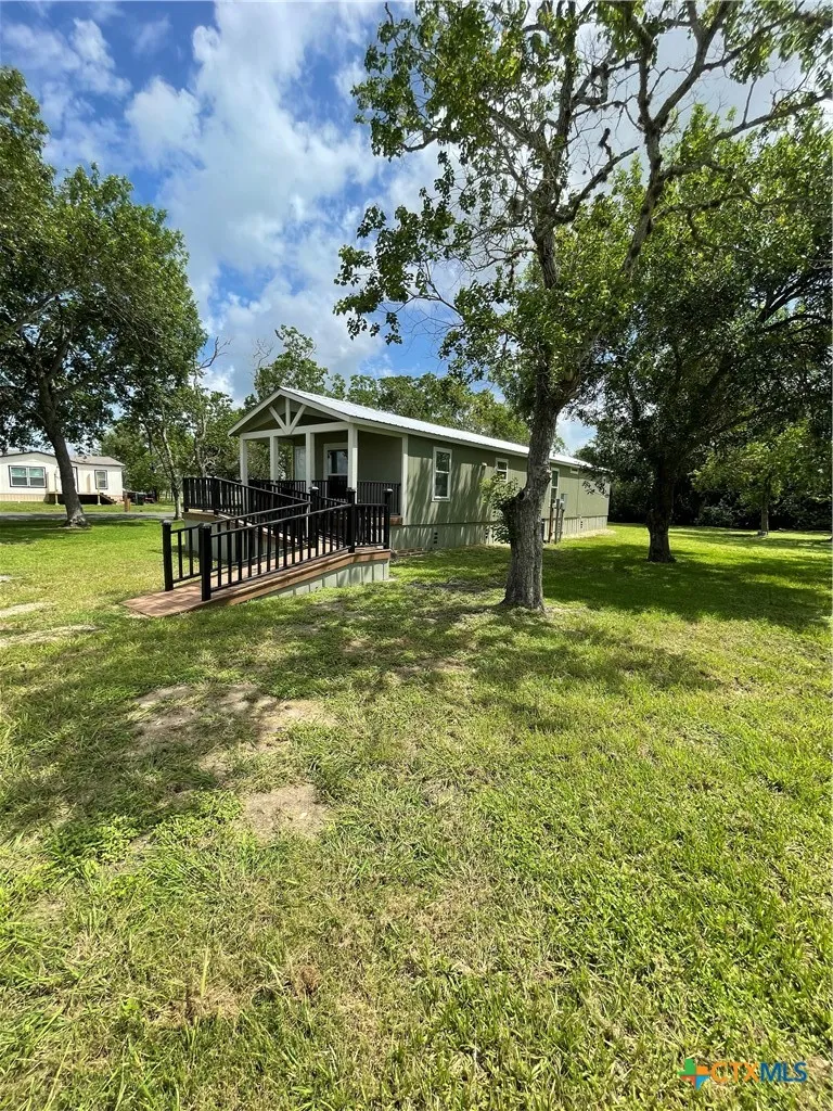908 Colorado Street Edna, TX 77957