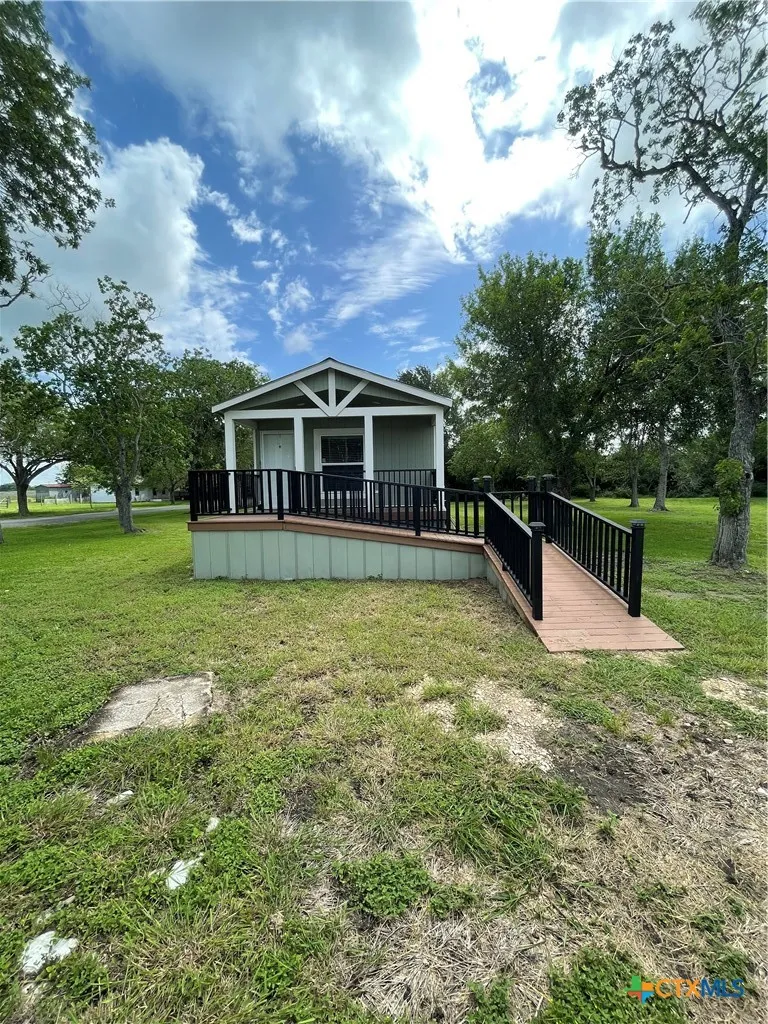 908 Colorado Street Edna, TX 77957