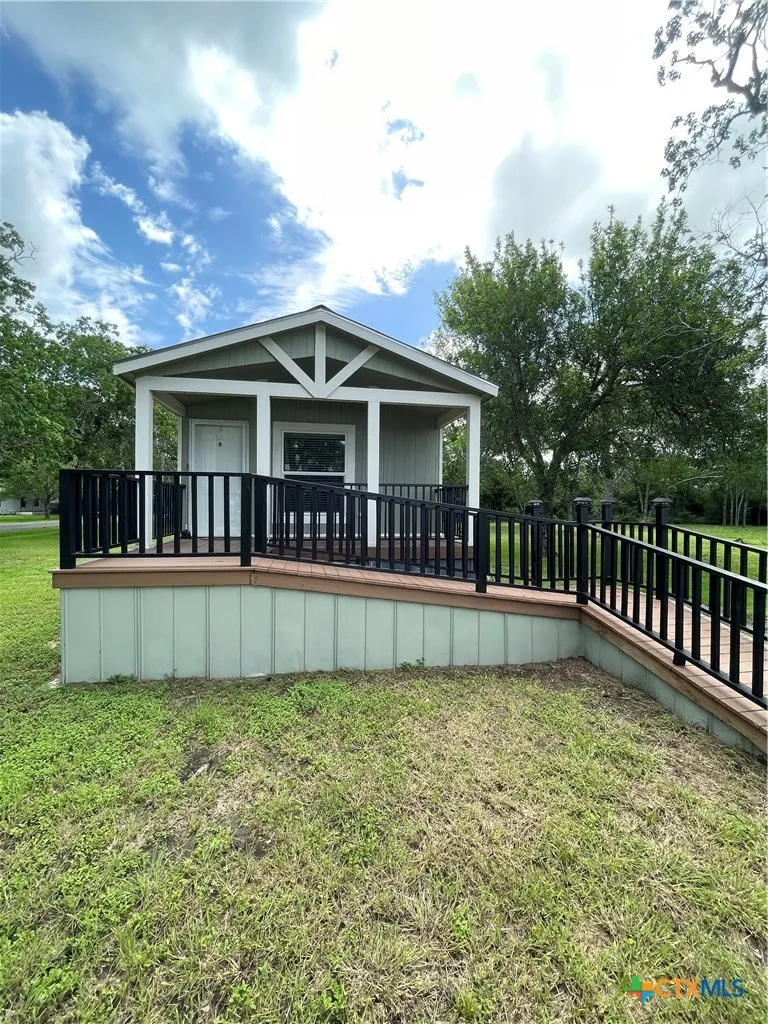 908 Colorado Street Edna, TX 77957