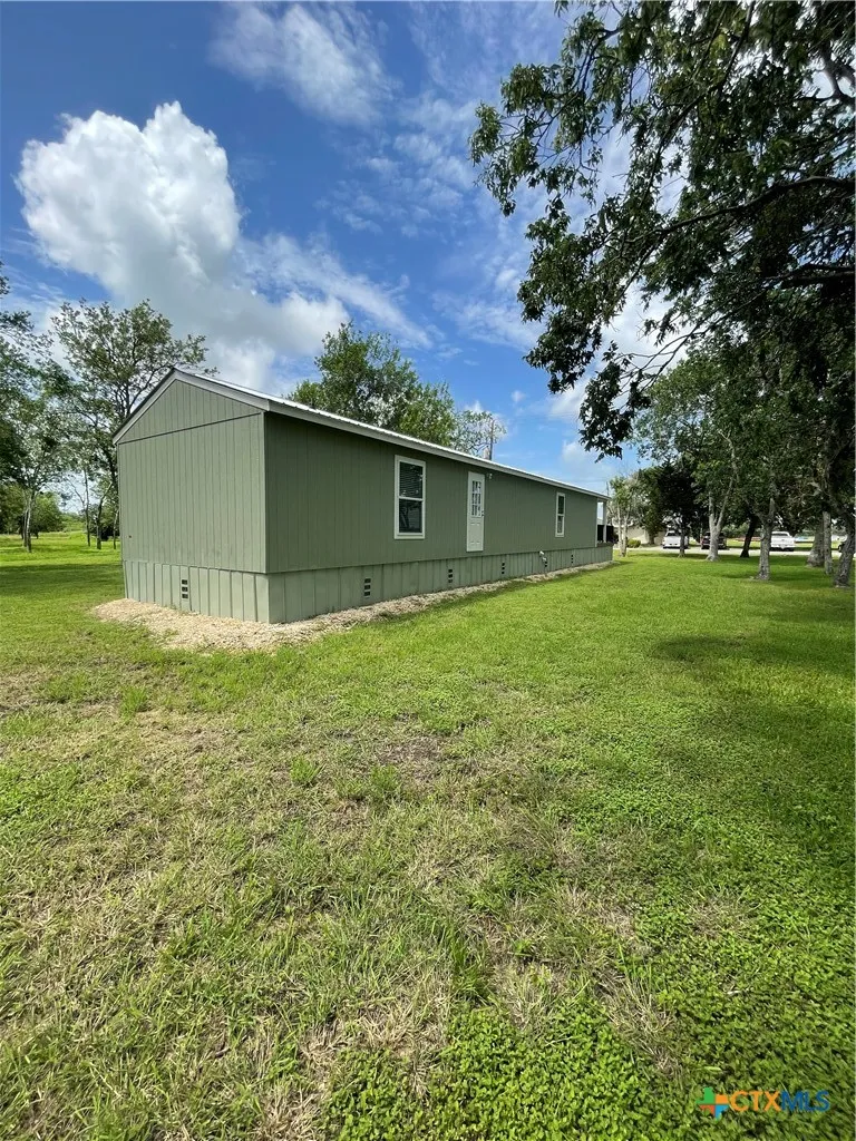908 Colorado Street Edna, TX 77957