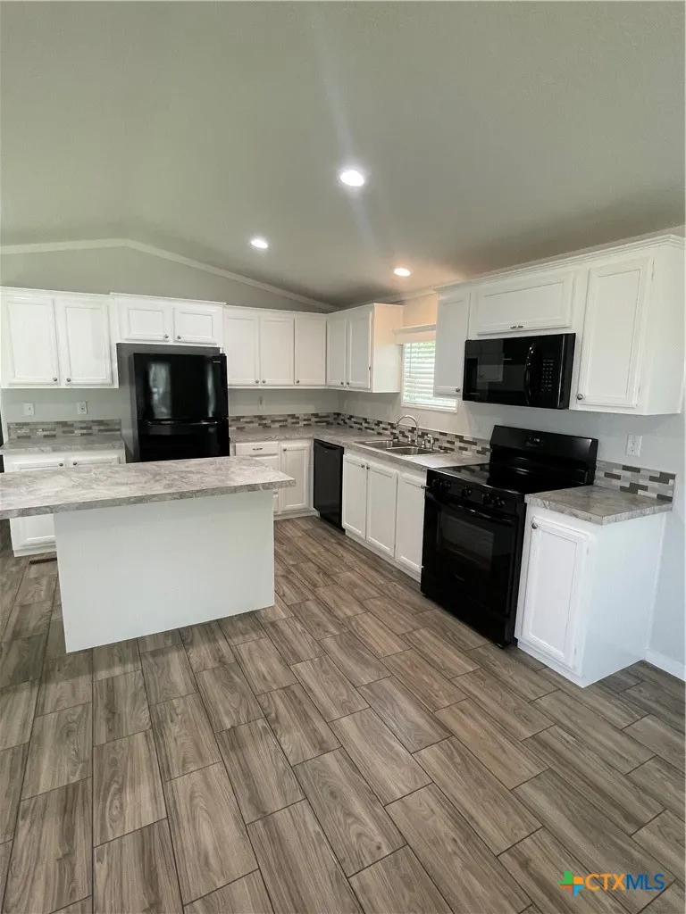 908 Colorado Street Edna, TX 77957