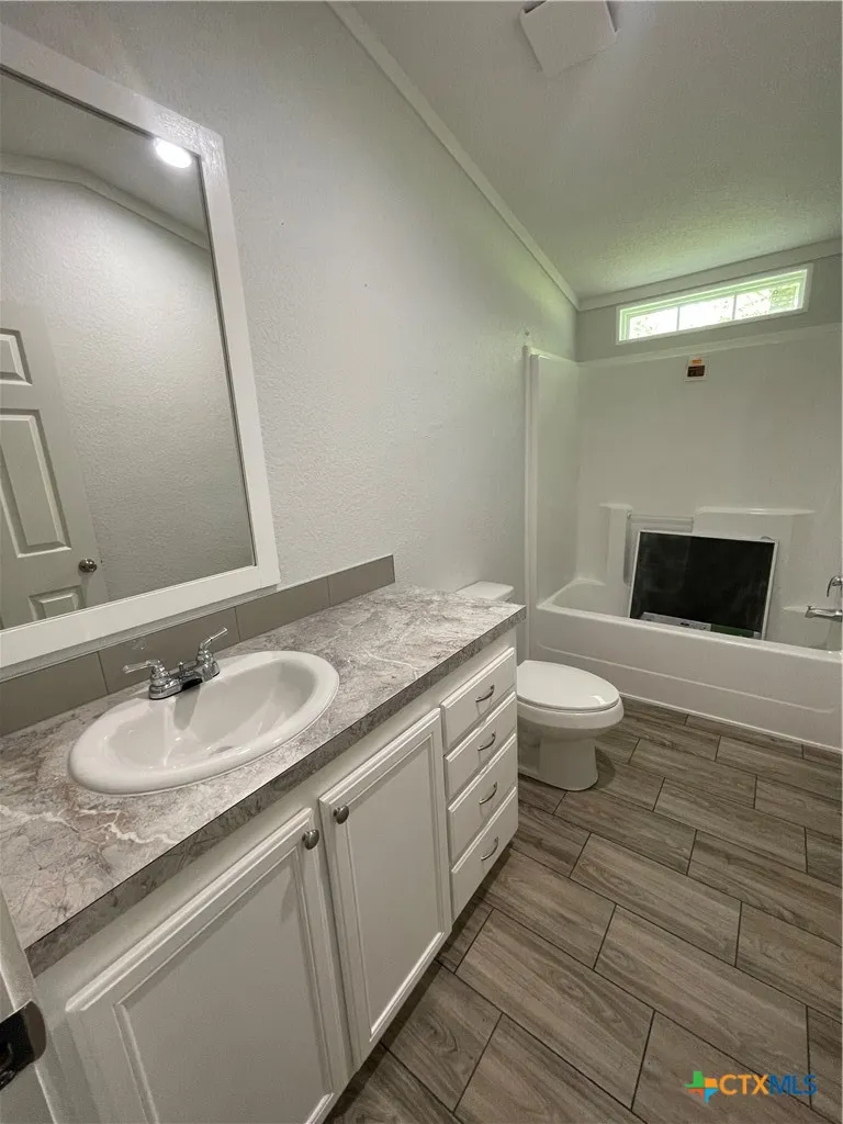 908 Colorado Street Edna, TX 77957