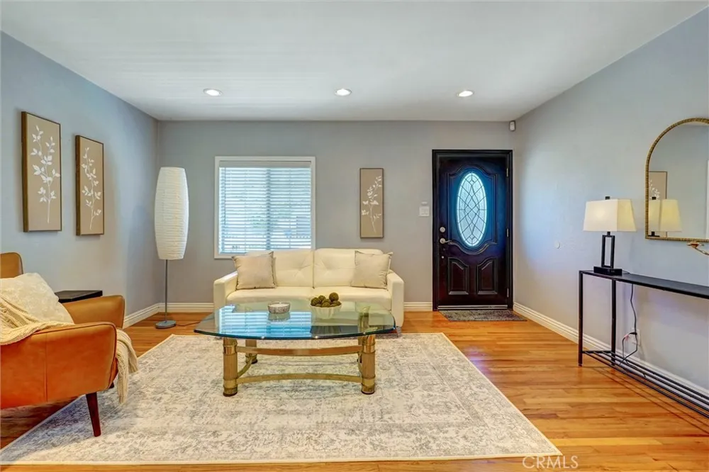 17513 Tiara Street Encino, CA 91316