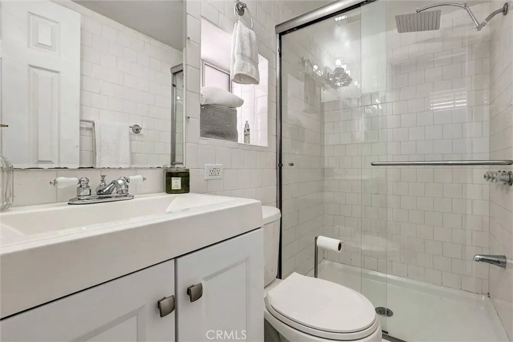 17513 Tiara Street Encino, CA 91316