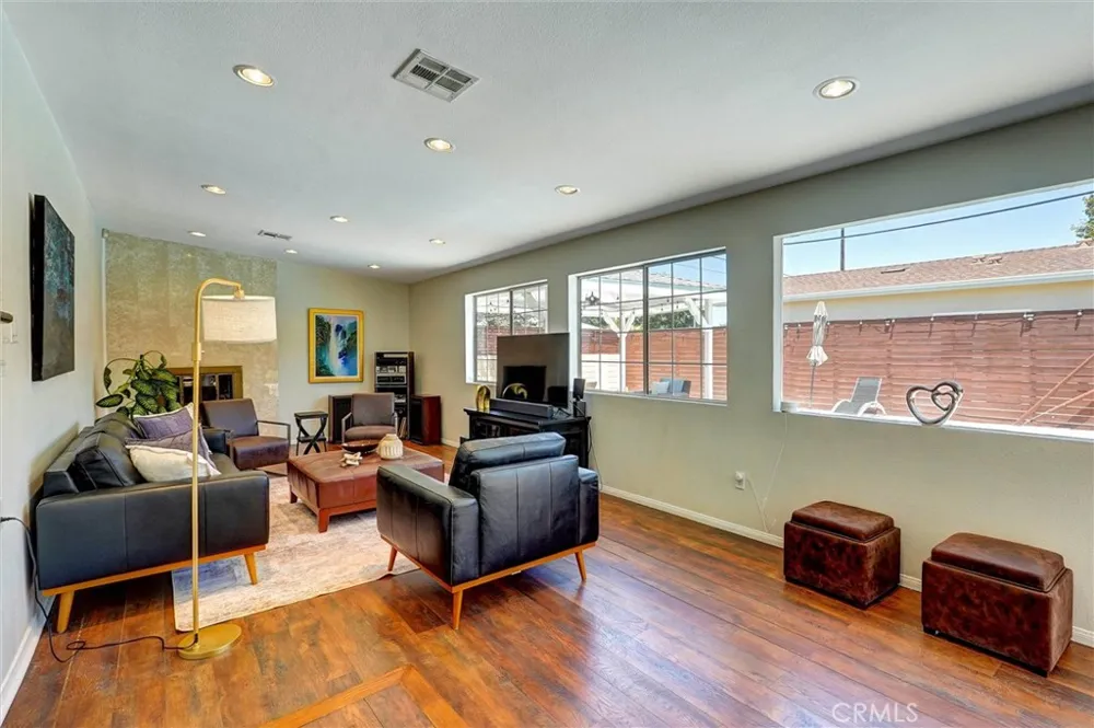 17513 Tiara Street Encino, CA 91316