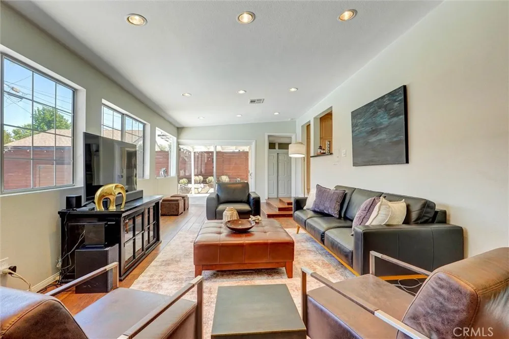 17513 Tiara Street Encino, CA 91316