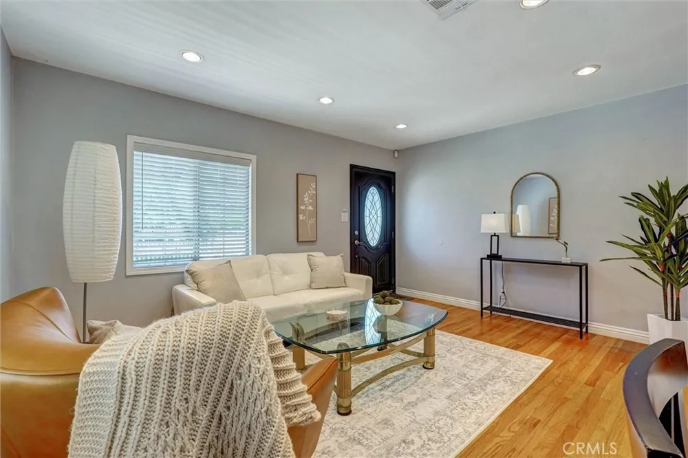 17513 Tiara Street Encino, CA 91316