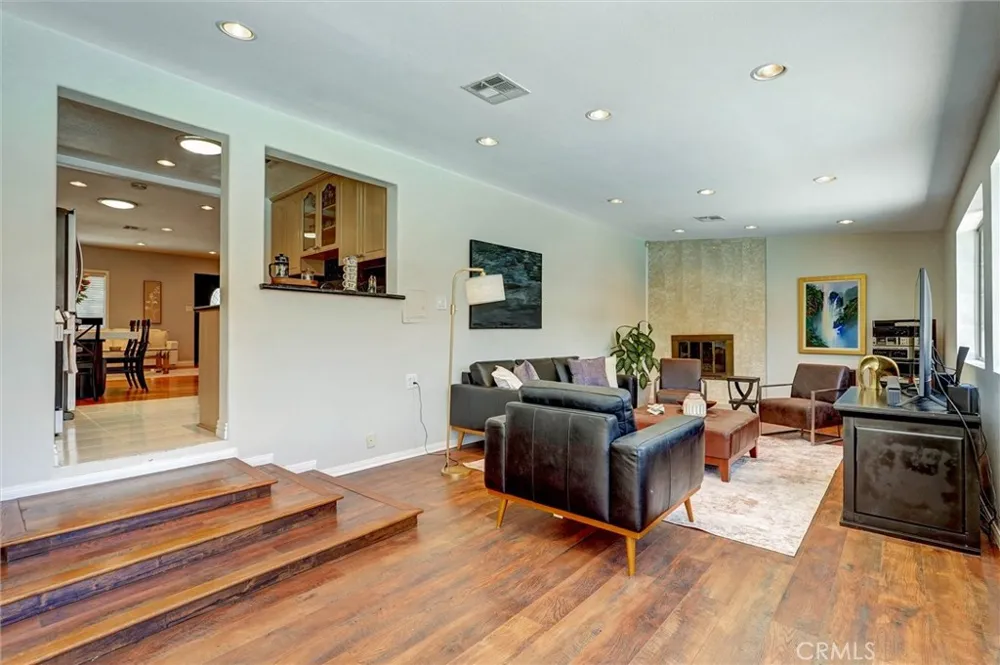 17513 Tiara Street Encino, CA 91316