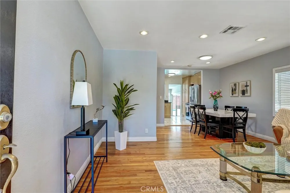 17513 Tiara Street Encino, CA 91316