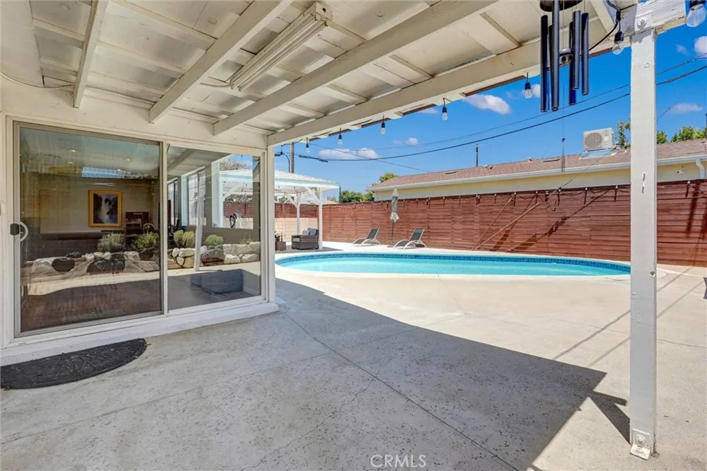 17513 Tiara Street Encino, CA 91316