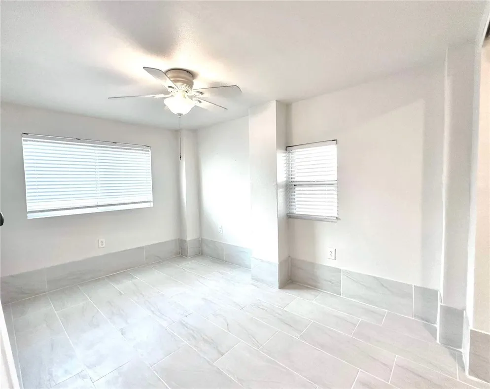 417 W Avenue A Port Aransas, TX 78373