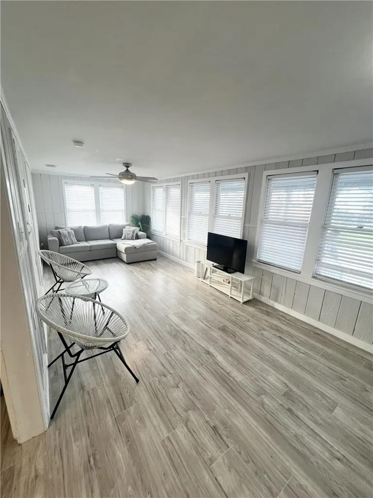 417 W Avenue A Port Aransas, TX 78373