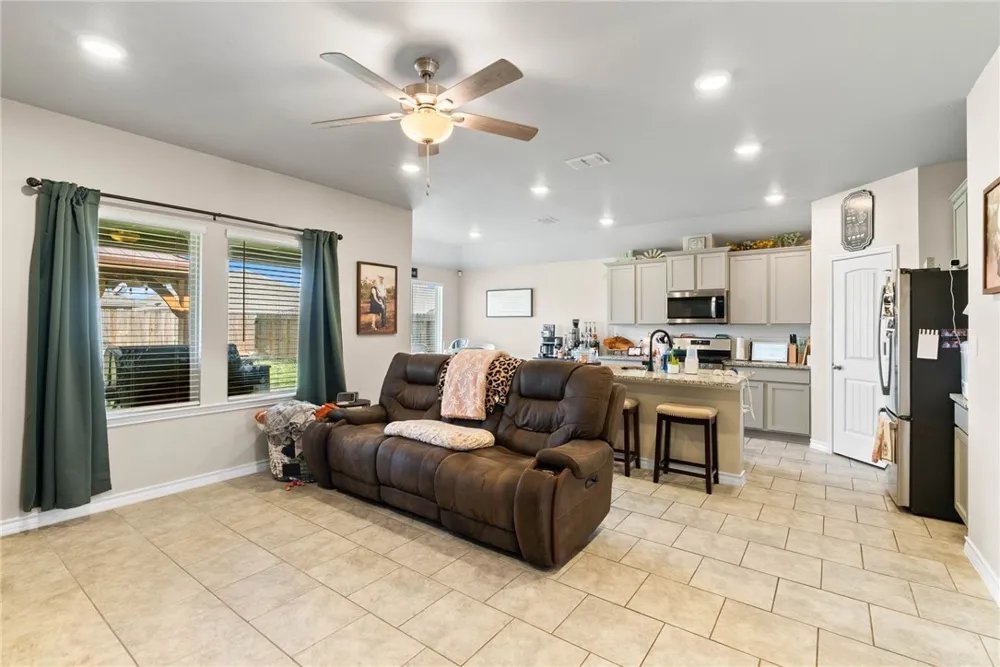 104 Silas St Sinton, TX 78387