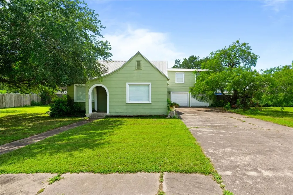 805 Cook Odem, TX 78370