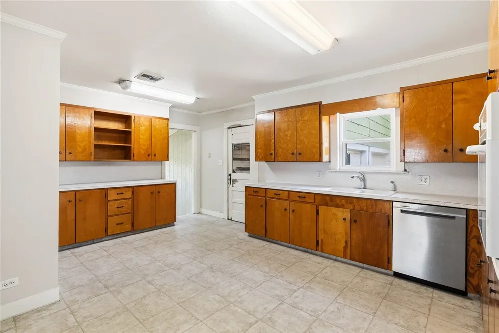 805 Cook Odem, TX 78370