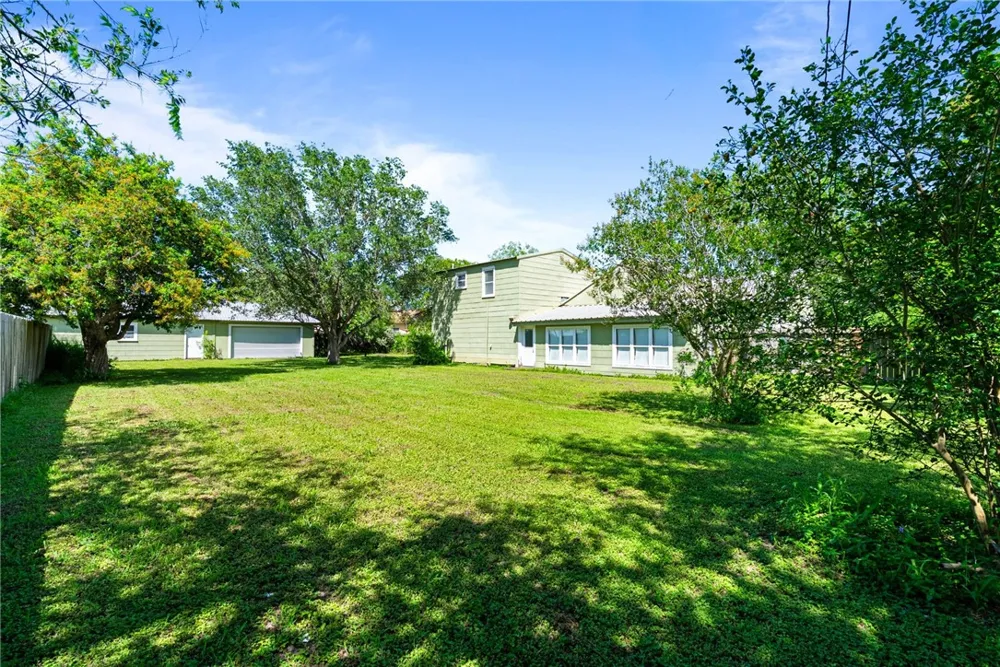 805 Cook Odem, TX 78370
