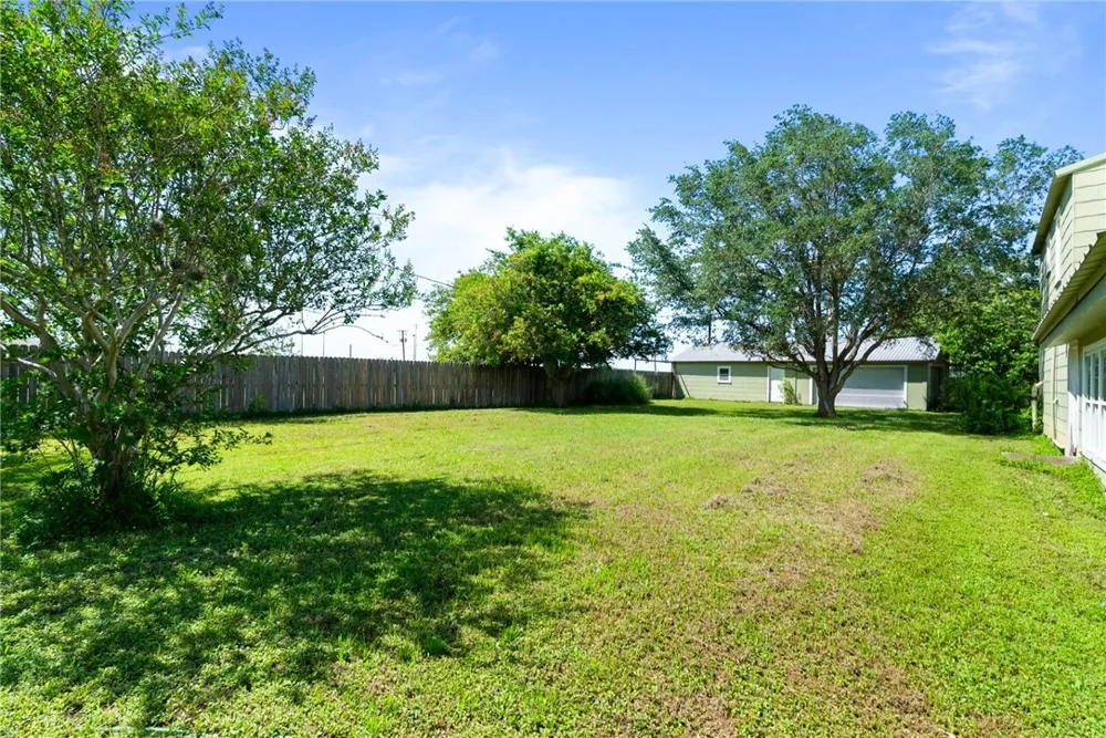 805 Cook Odem, TX 78370