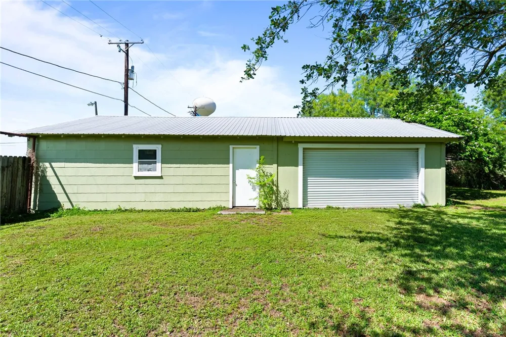 805 Cook Odem, TX 78370