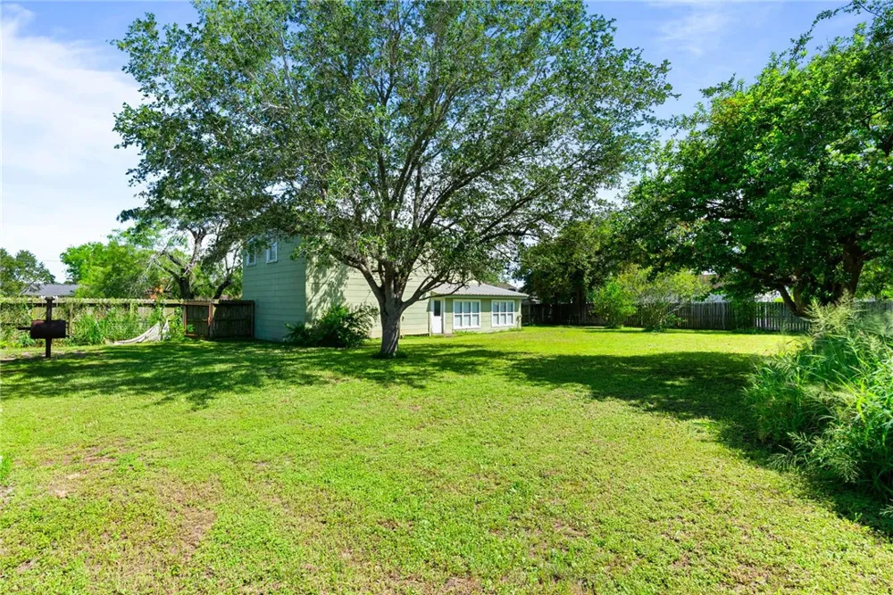 805 Cook Odem, TX 78370