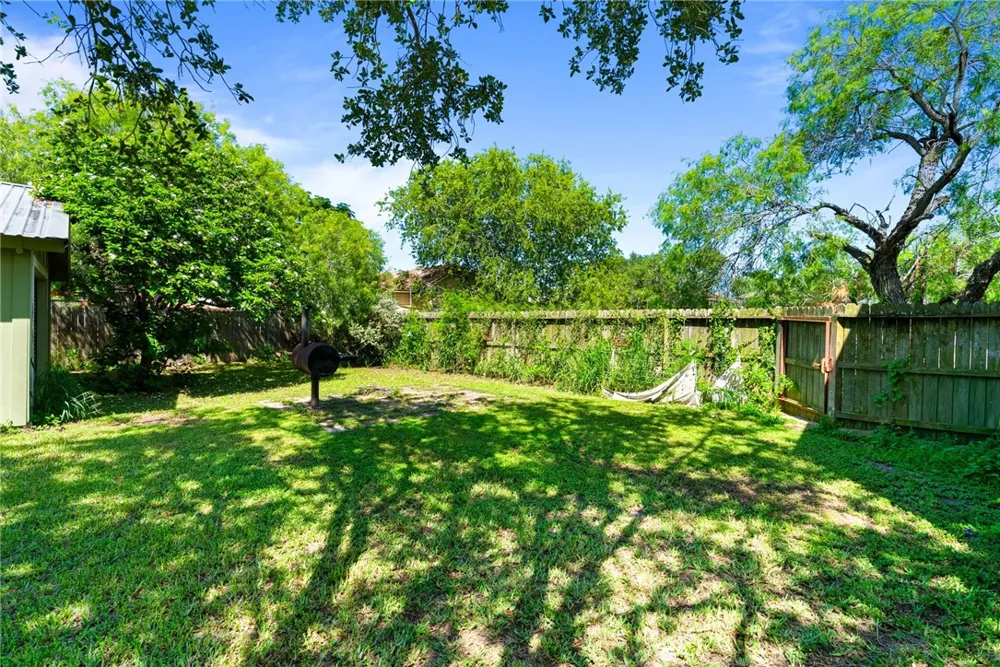 805 Cook Odem, TX 78370