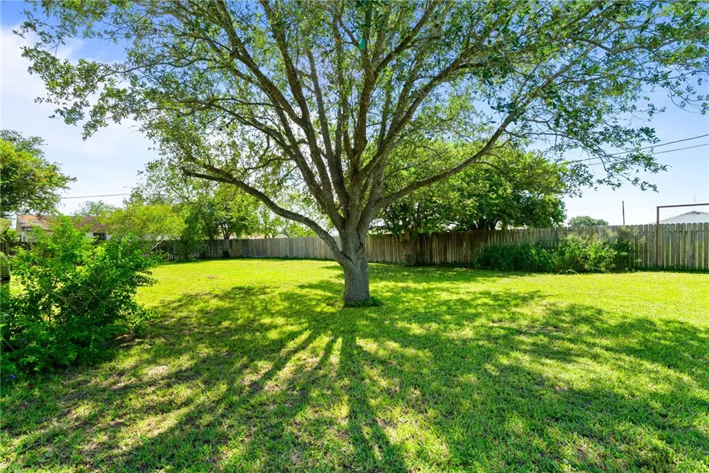 805 Cook Odem, TX 78370