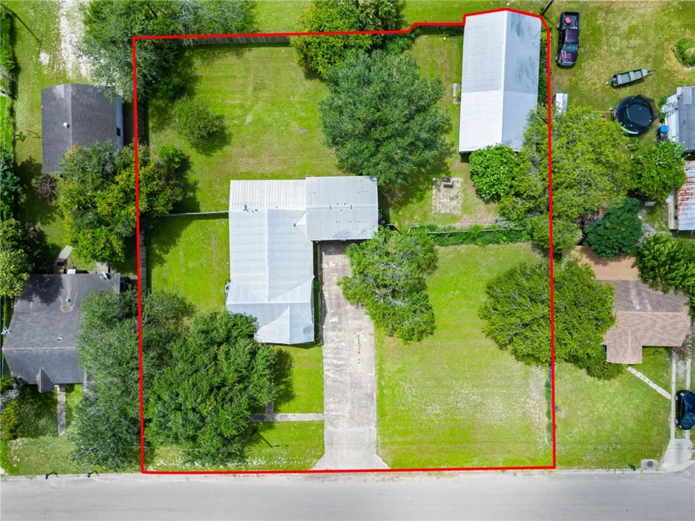 805 Cook Odem, TX 78370