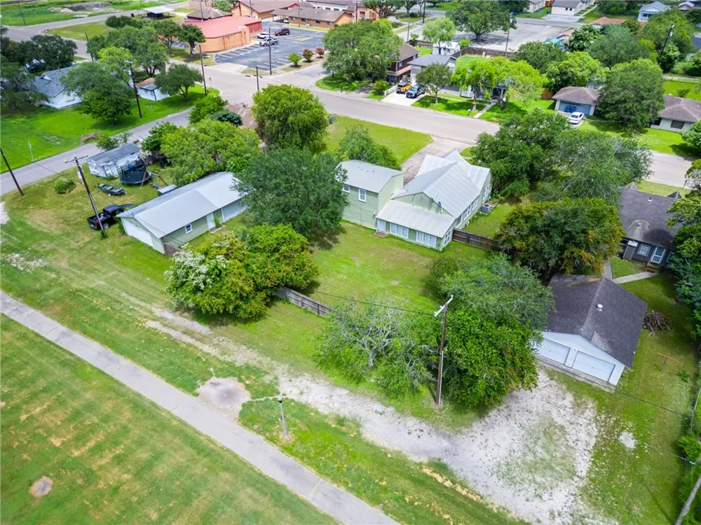 805 Cook Odem, TX 78370