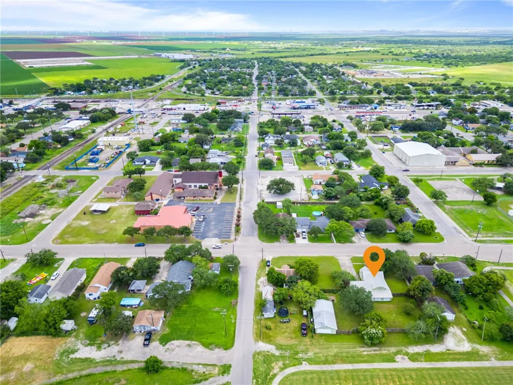 805 Cook Odem, TX 78370