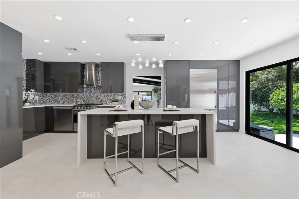 19806 Needles Chatsworth, CA 91311