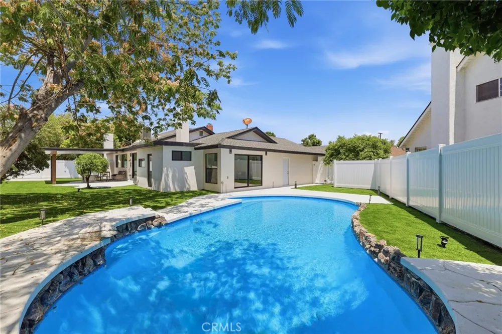 19806 Needles Chatsworth, CA 91311