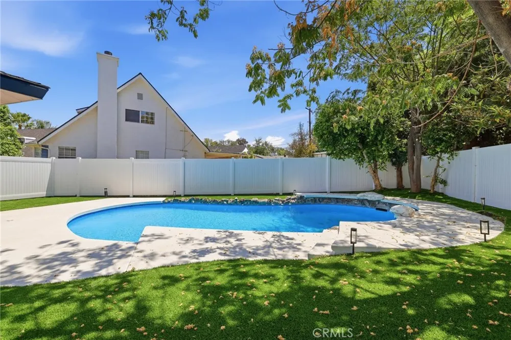 19806 Needles Chatsworth, CA 91311