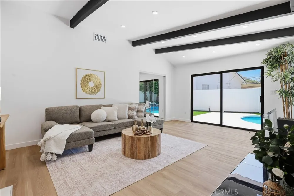 19806 Needles Chatsworth, CA 91311