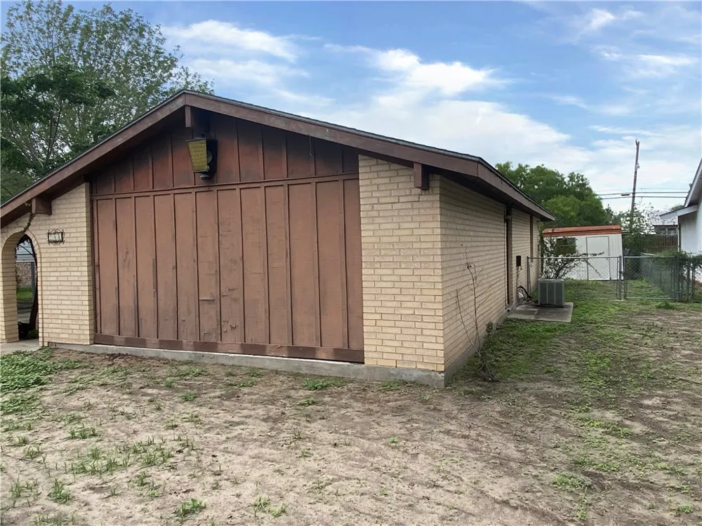 908 Fannin Street George West, TX 78022