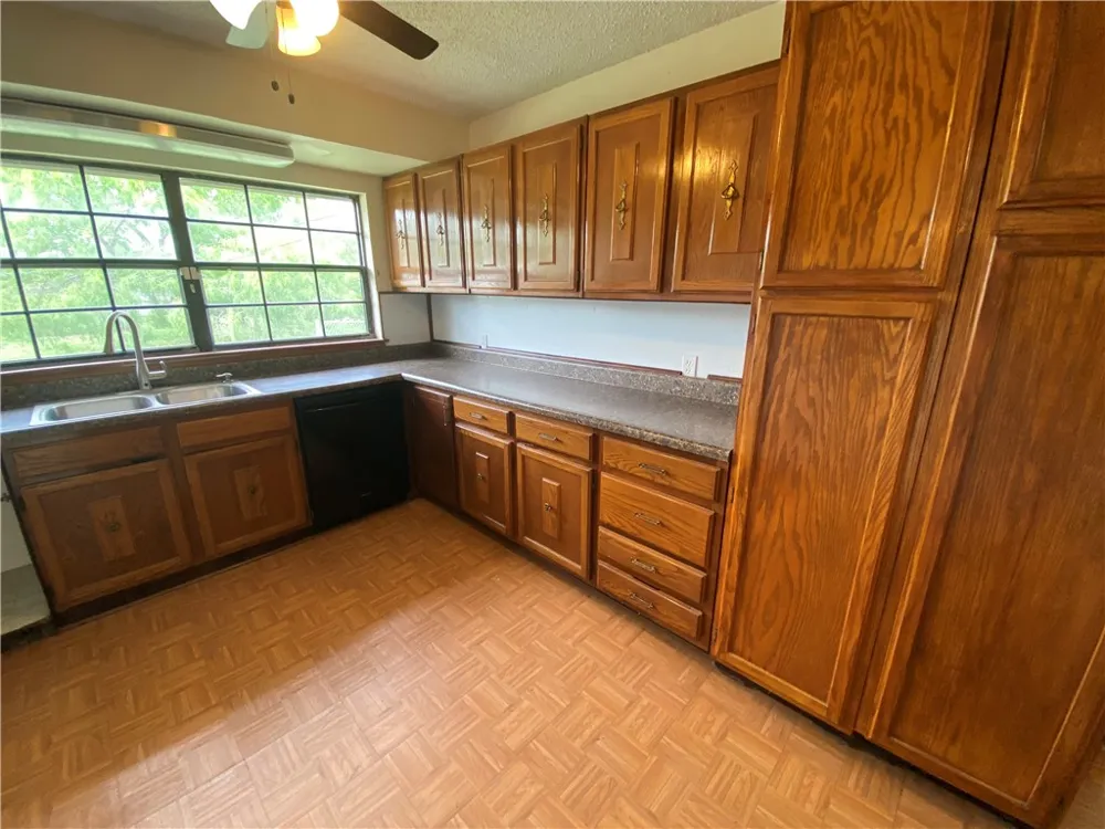 908 Fannin Street George West, TX 78022