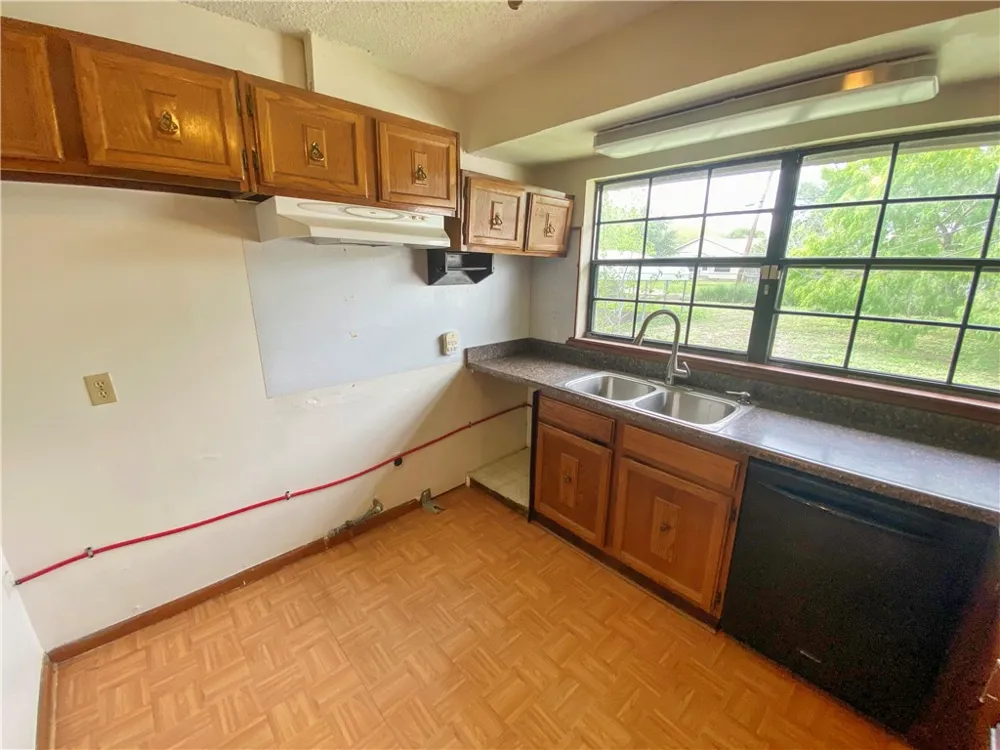 908 Fannin Street George West, TX 78022