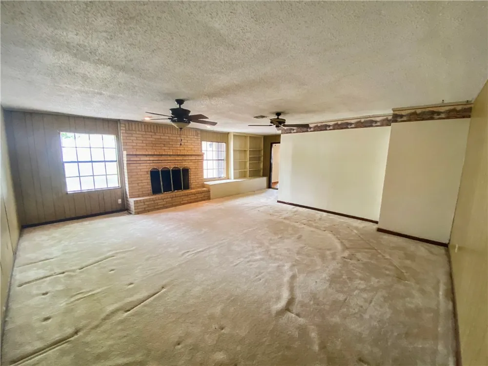 908 Fannin Street George West, TX 78022