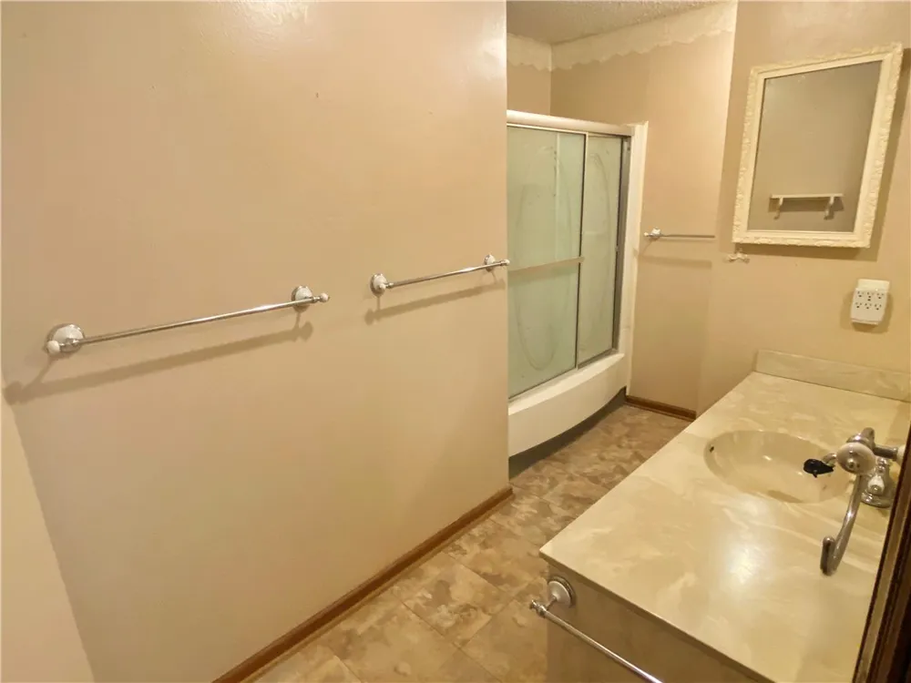 908 Fannin Street George West, TX 78022